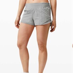 lululemon hotty hot high rise short 2.5”